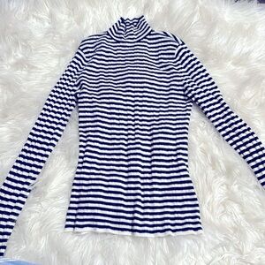 Abercrombie black and white turtle neck size small